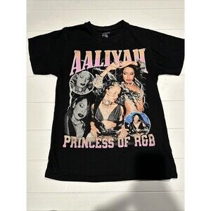 Aaliyah  Officially Licensed T- Shirt    Princess of R&B Men’s Small